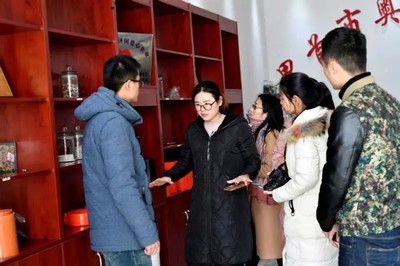 高新區(qū)組織青年干部到靳寨就業(yè)創(chuàng)業(yè)園企業(yè)觀摩學習